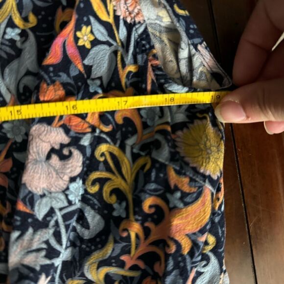 Christopher & Banks Tie Not Front Sleevless Blouse Multi ColorFloral Petite XL - Picture 10 of 10